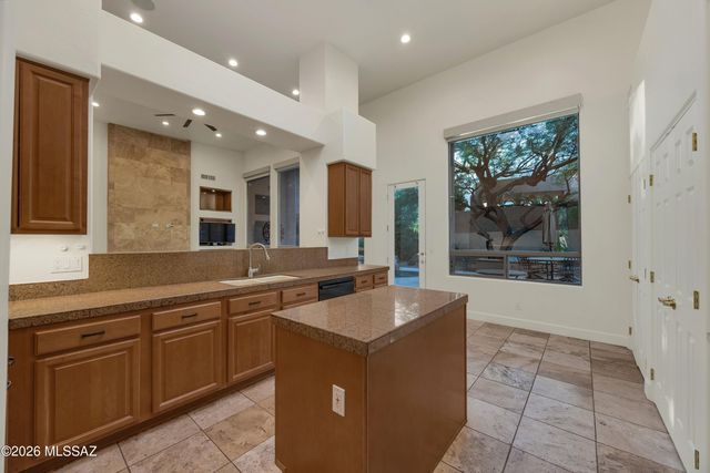 6881 E Desert Wind Court, Tucson, AZ 85750