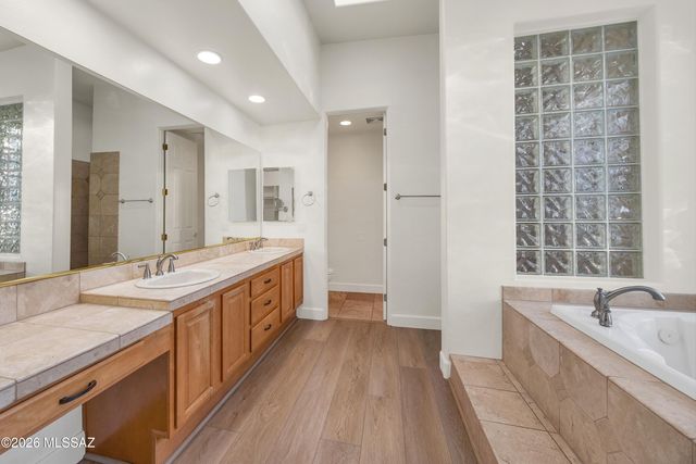 6881 E Desert Wind Court, Tucson, AZ 85750