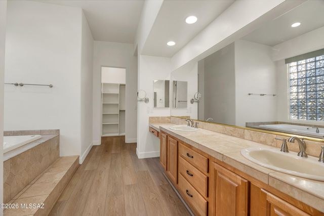 6881 E Desert Wind Court, Tucson, AZ 85750