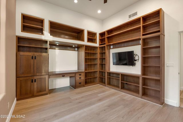 6881 E Desert Wind Court, Tucson, AZ 85750