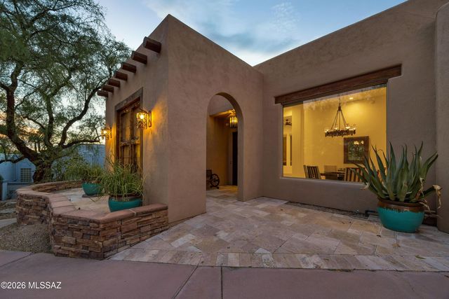 6881 E Desert Wind Court, Tucson, AZ 85750