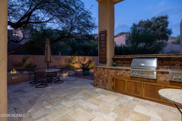 6881 E Desert Wind Court, Tucson, AZ 85750