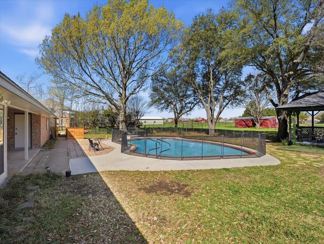 525 Becky Lane, Waxahachie, TX 75165