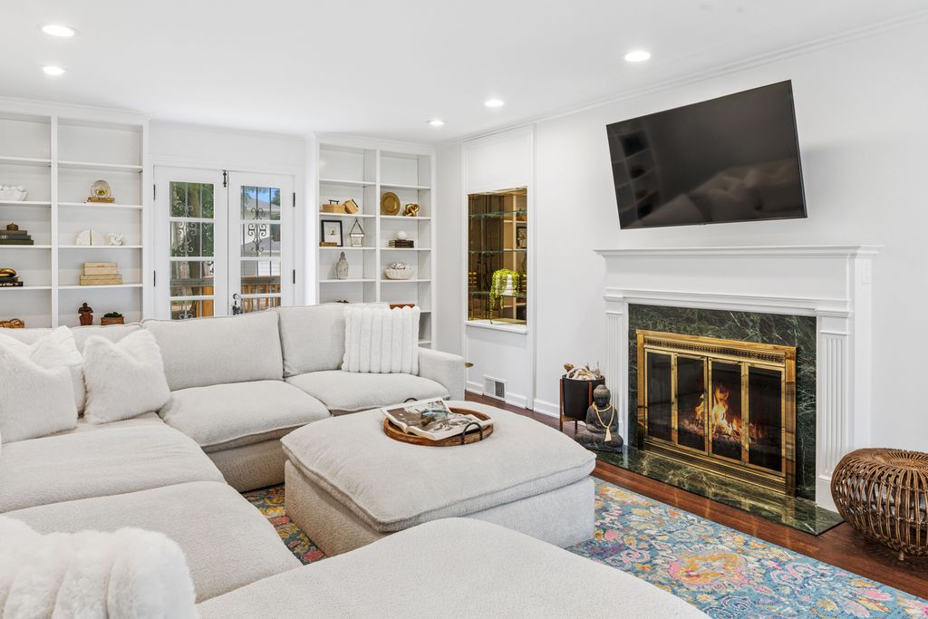 810 N Oak Park Avenue, Oak Park, IL 60302 — photo 2