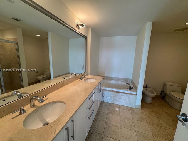 3330 NE 190 Street 1215, Aventura, FL 33180