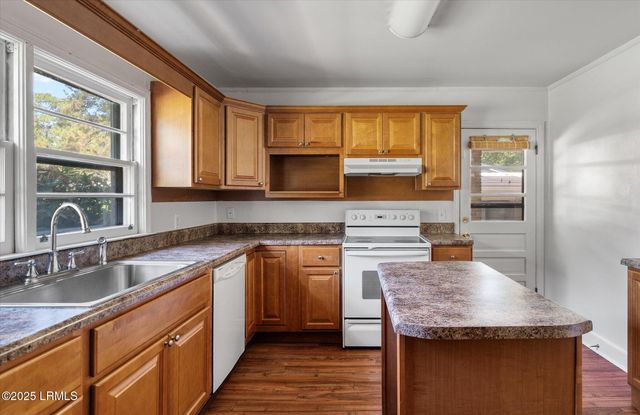 105 Pinewood Street, Walterboro, SC 29488