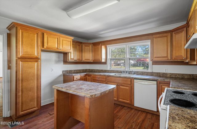 105 Pinewood Street, Walterboro, SC 29488