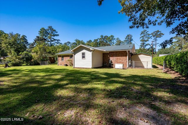 105 Pinewood Street, Walterboro, SC 29488