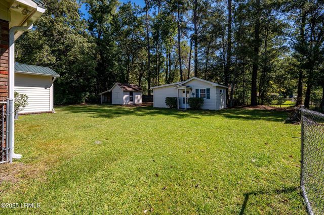 105 Pinewood Street, Walterboro, SC 29488