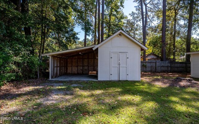 105 Pinewood Street, Walterboro, SC 29488