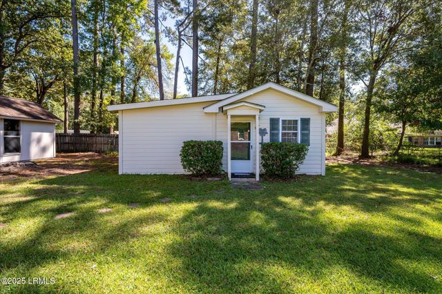 105 Pinewood Street, Walterboro, SC 29488