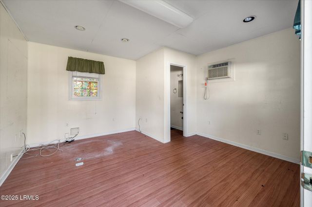 105 Pinewood Street, Walterboro, SC 29488