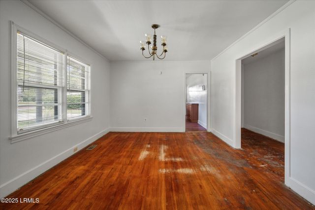 105 Pinewood Street, Walterboro, SC 29488