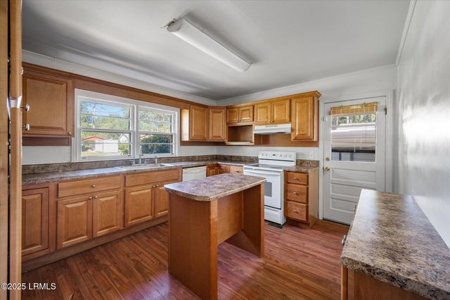 105 Pinewood Street, Walterboro, SC 29488