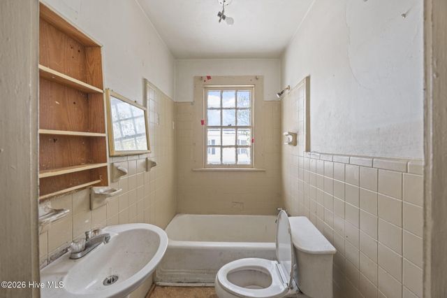 1404 W 4th Street, Greenville, NC 27834