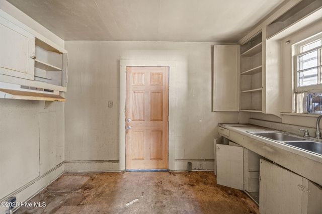 1404 W 4th Street, Greenville, NC 27834