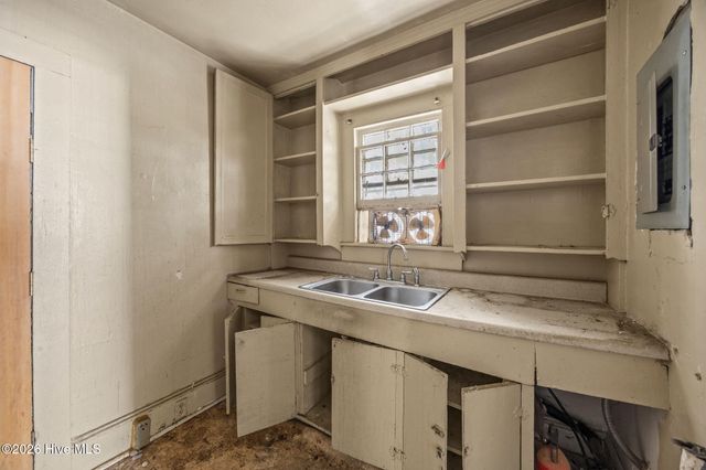 1404 W 4th Street, Greenville, NC 27834