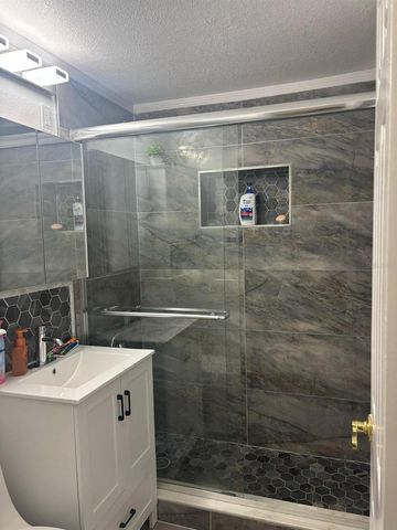 6005 W CLIFTON STREET, Tampa, FL 33634