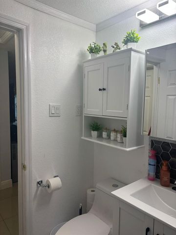 6005 W CLIFTON STREET, Tampa, FL 33634