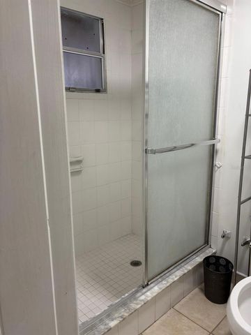 6005 W CLIFTON STREET, Tampa, FL 33634