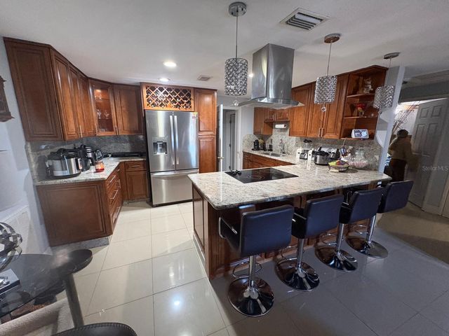 6005 W CLIFTON STREET, Tampa, FL 33634