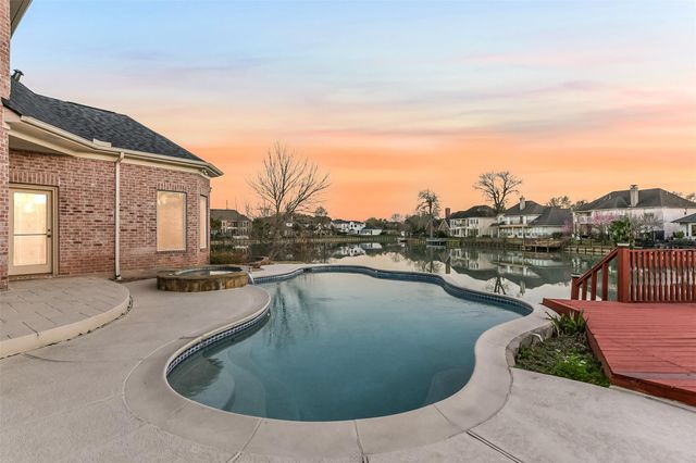 2707 Pond Brook Place, Missouri City, TX 77459
