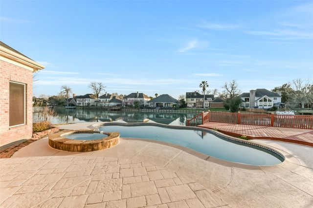 2707 Pond Brook Place, Missouri City, TX 77459