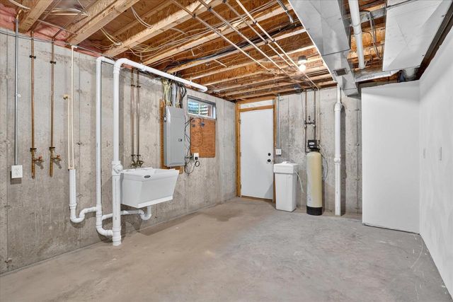 4330 E Rotamer Road, Janesville, WI 53546