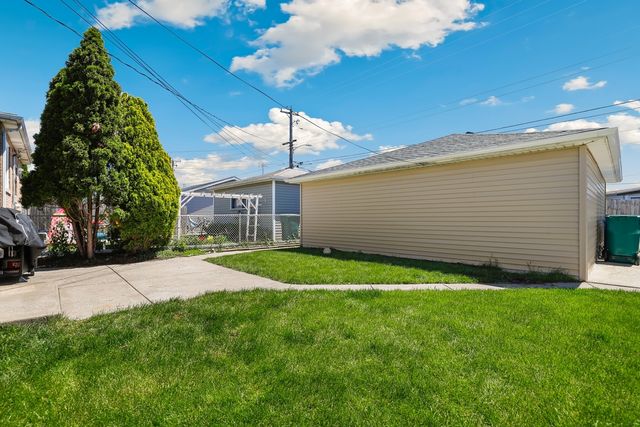 6117 W 83rd Street, Burbank, IL 60459