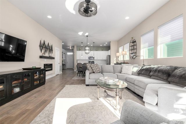 6010 N Netherland Court, Aurora, CO 80019