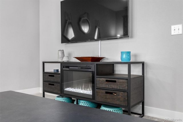 6010 N Netherland Court, Aurora, CO 80019