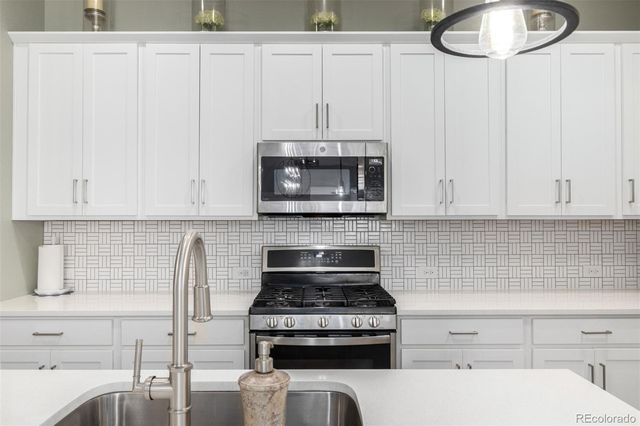 6010 N Netherland Court, Aurora, CO 80019