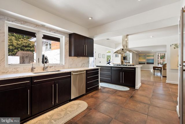 3022 FOX MILL RD, Oakton, VA 22124