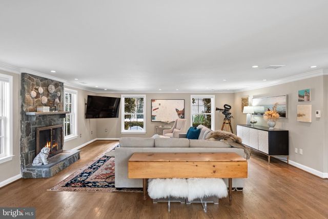 3022 FOX MILL RD, Oakton, VA 22124