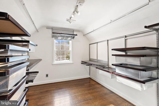 3022 FOX MILL RD, Oakton, VA 22124