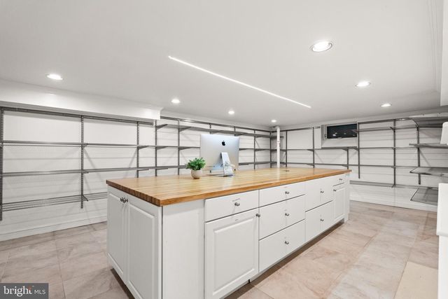 3022 FOX MILL RD, Oakton, VA 22124