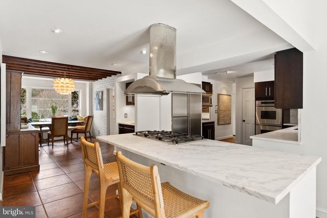 3022 FOX MILL RD, Oakton, VA 22124