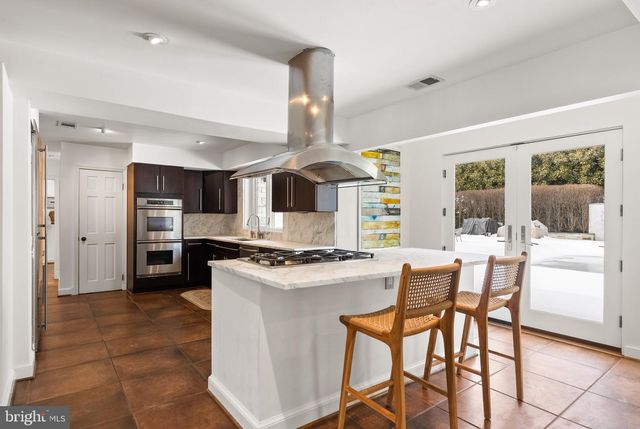 3022 FOX MILL RD, Oakton, VA 22124