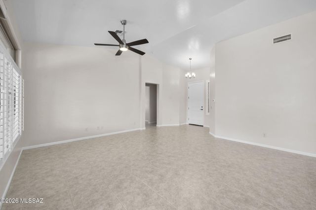 763 N Skywalker Place, Green Valley, AZ 85614