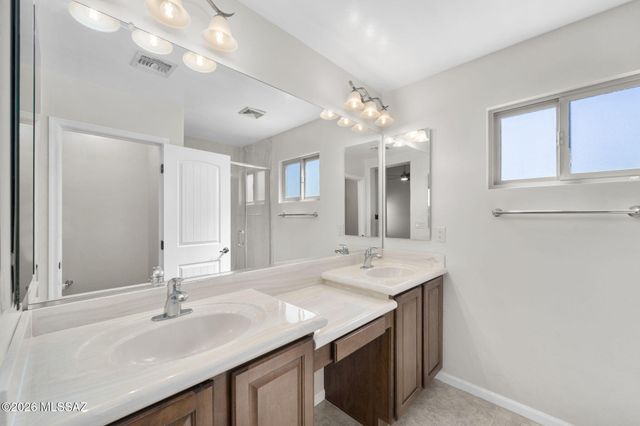 763 N Skywalker Place, Green Valley, AZ 85614