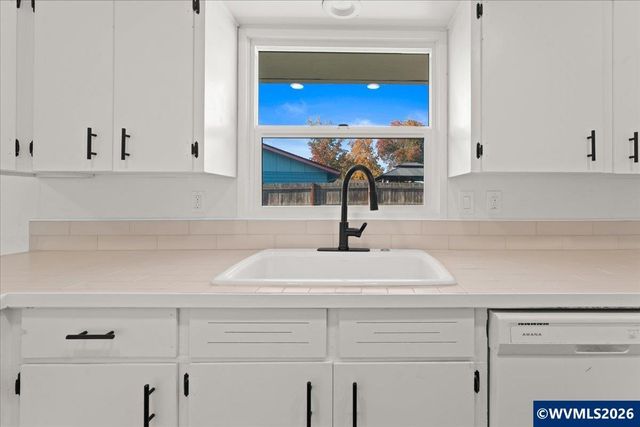 4357 41st Av NE, Salem, OR 97305