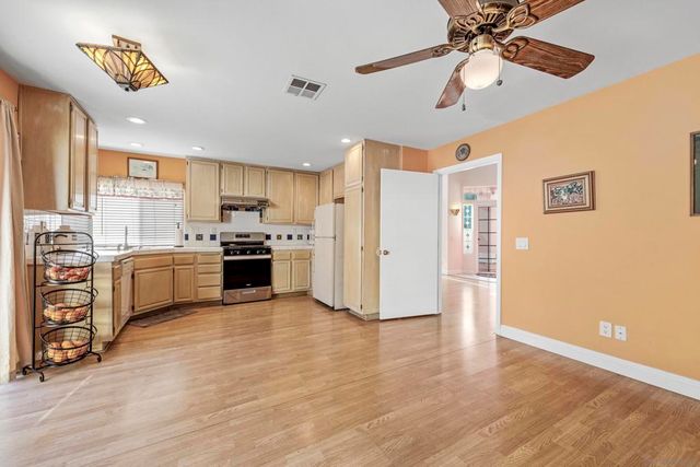 2100 Waterside Dr, Chula Vista, CA 91913