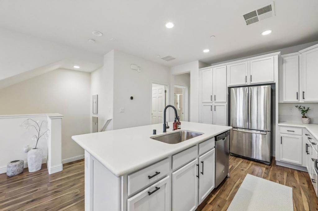 Image 10 of property listing at 391 Charles Morris Terrace, Sunnyvale, CA 94085