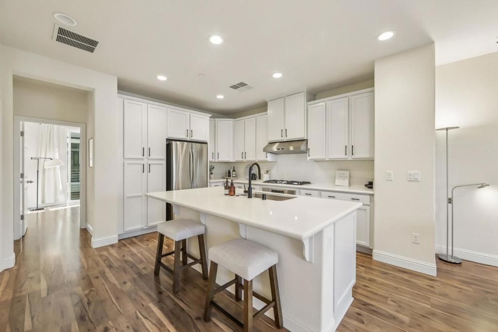 Image 7 of property listing at 391 Charles Morris Terrace, Sunnyvale, CA 94085