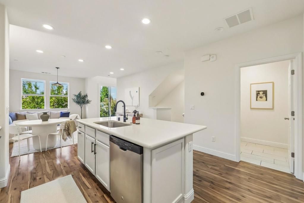 Image 9 of property listing at 391 Charles Morris Terrace, Sunnyvale, CA 94085