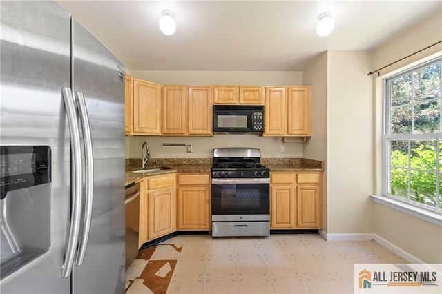 5 Edith Place, Franklin, NJ 08873