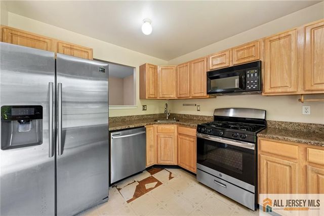 5 Edith Place, Franklin, NJ 08873