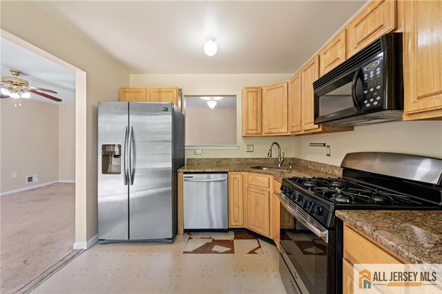 5 Edith Place, Franklin, NJ 08873