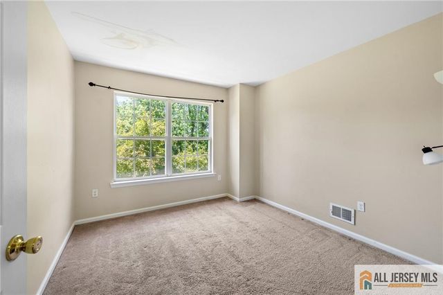 5 Edith Place, Franklin, NJ 08873
