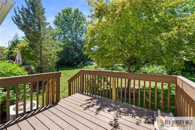 5 Edith Place, Franklin, NJ 08873